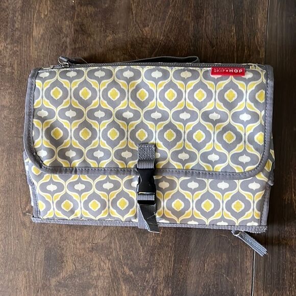 Skip Hop Travel Diaper Changing Pad - Picture 1 of 7